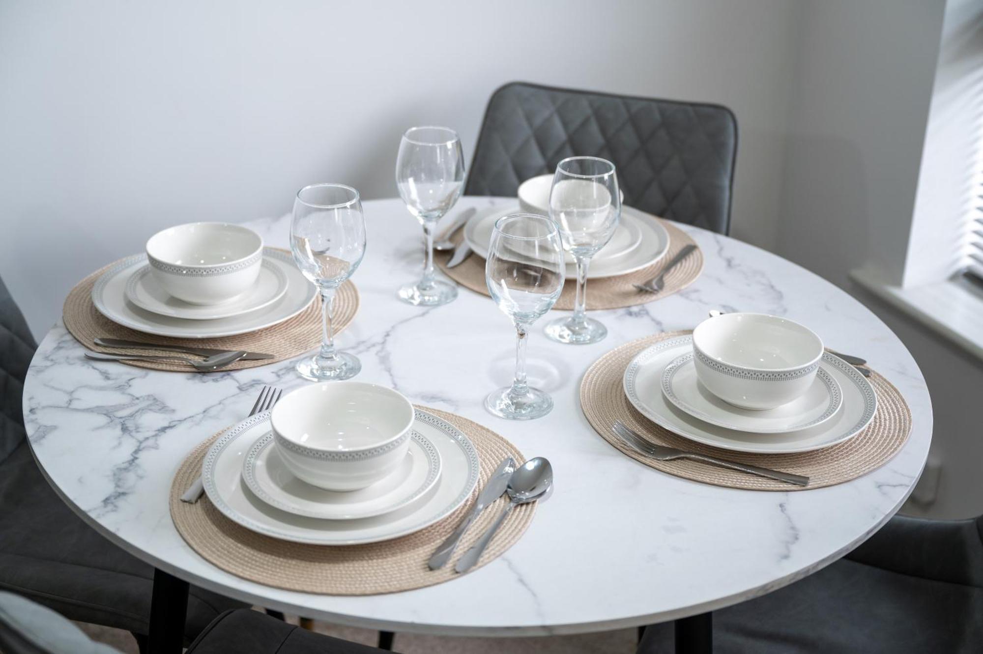 Lovely Manchester House , Quiet Neighborhood, 6Mins To Coop Live Arena, Etihad Stadium & City Centre With Wifi & Free Private Parking Esterno foto