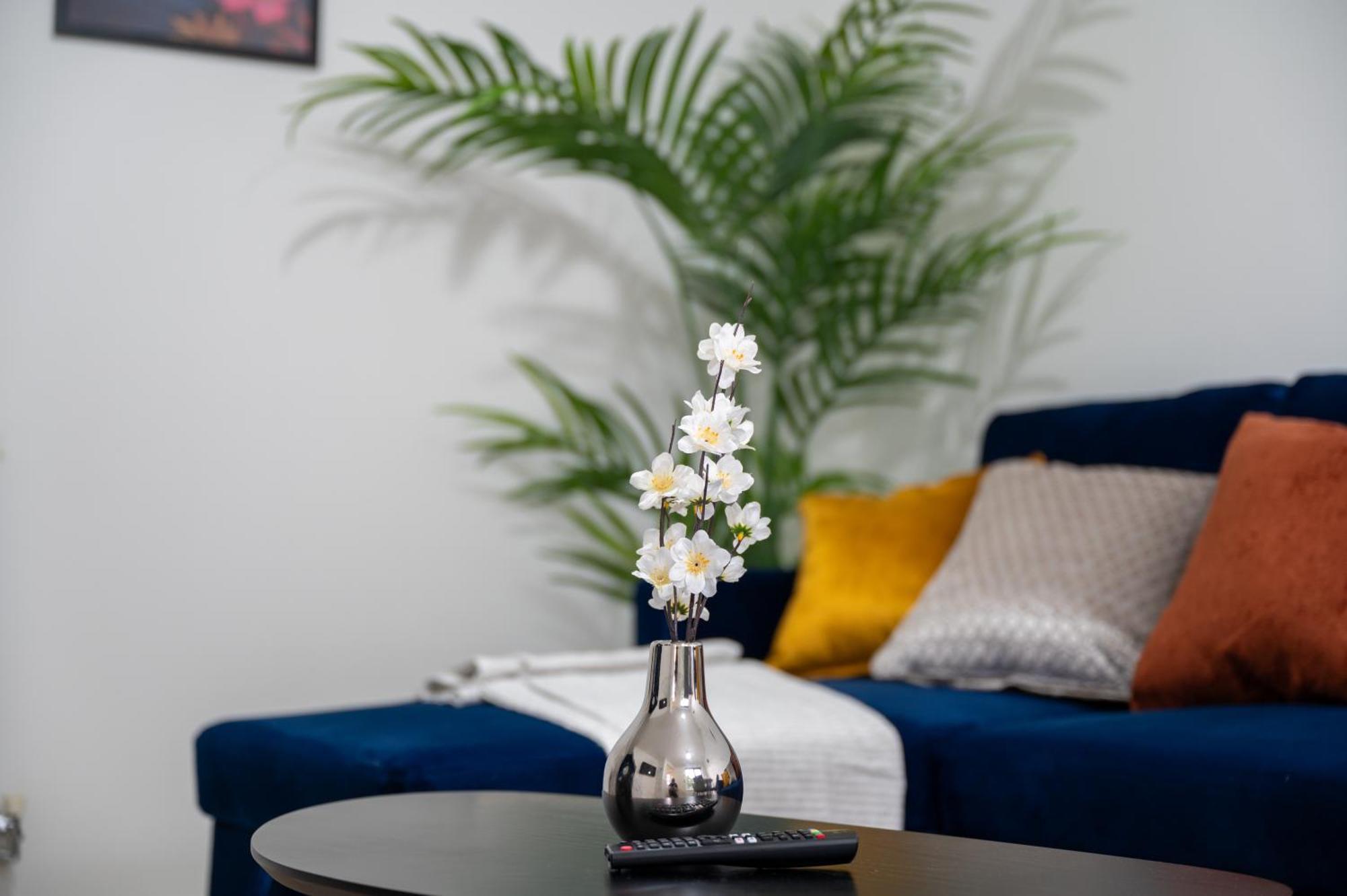 Lovely Manchester House , Quiet Neighborhood, 6Mins To Coop Live Arena, Etihad Stadium & City Centre With Wifi & Free Private Parking Esterno foto